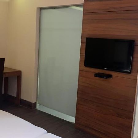 Good Times Hotel Дели Экстерьер фото