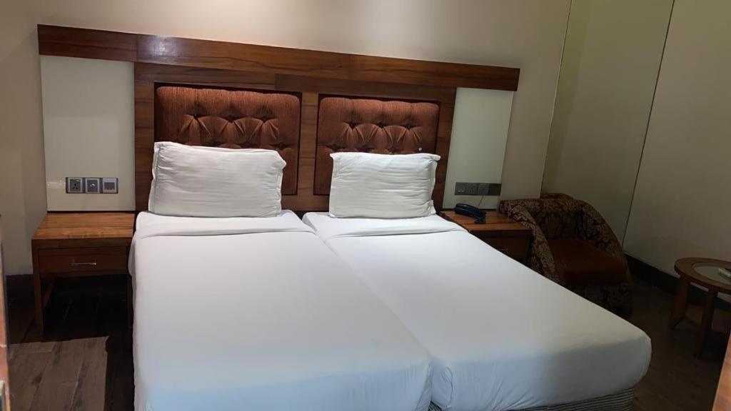 Good Times Hotel Дели Экстерьер фото
