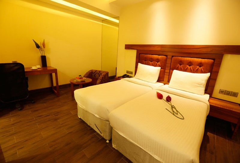 Good Times Hotel Дели Экстерьер фото