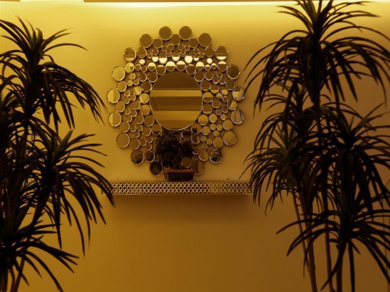Good Times Hotel Дели Экстерьер фото