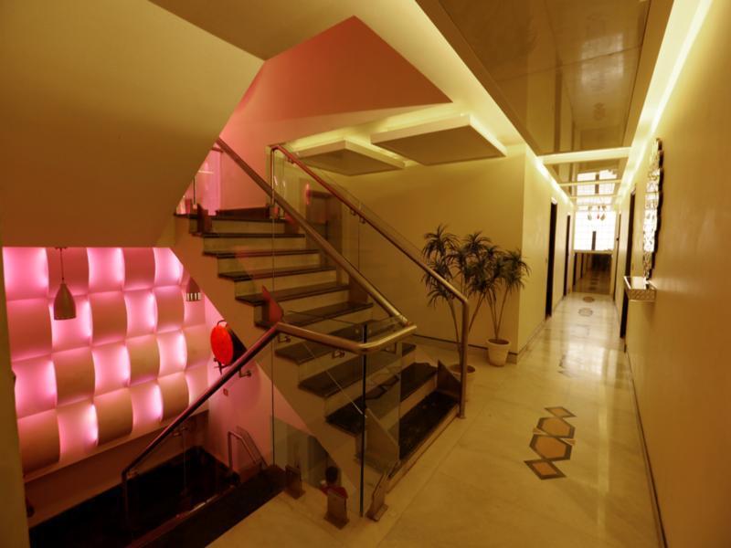 Good Times Hotel Дели Экстерьер фото