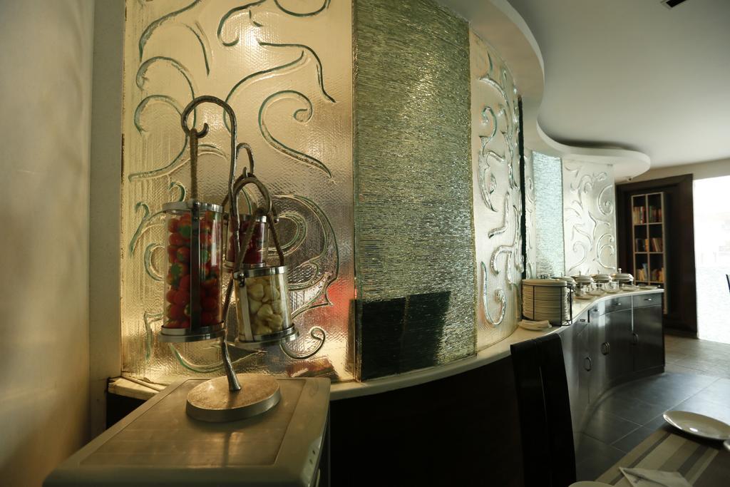 Good Times Hotel Дели Экстерьер фото