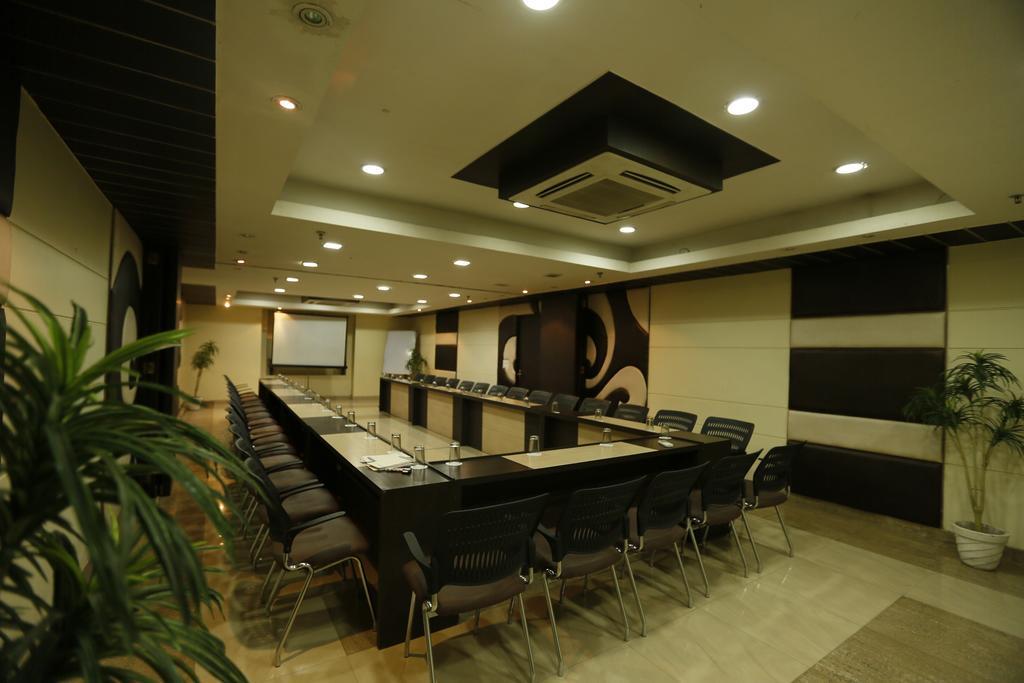 Good Times Hotel Дели Экстерьер фото