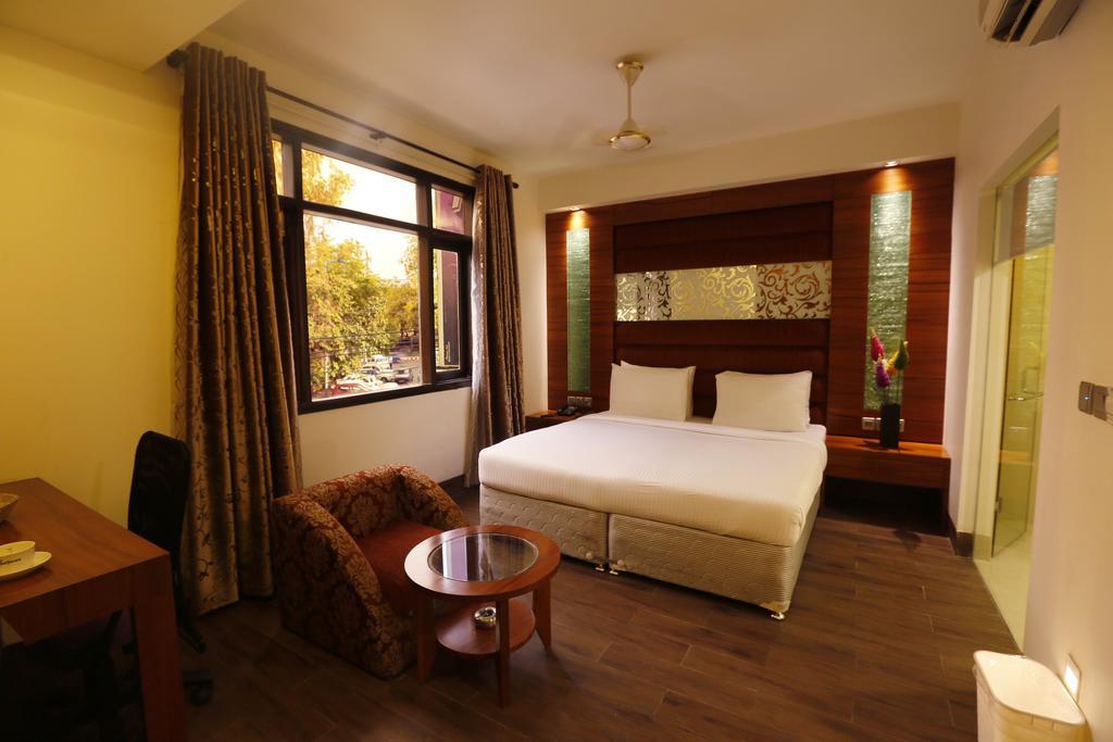 Good Times Hotel Дели Номер фото