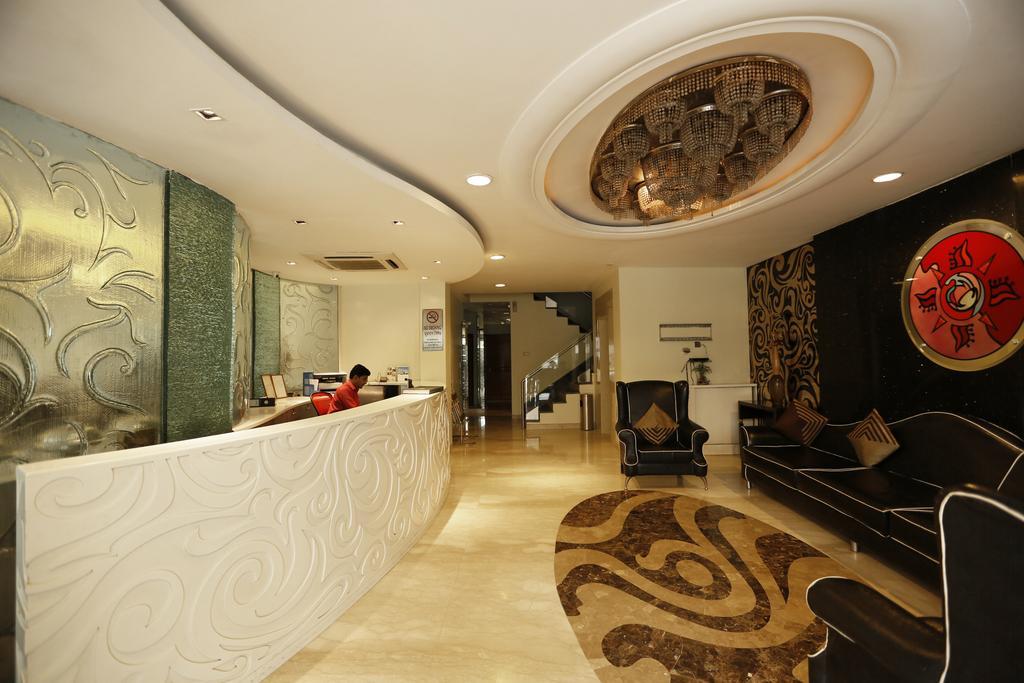 Good Times Hotel Дели Экстерьер фото