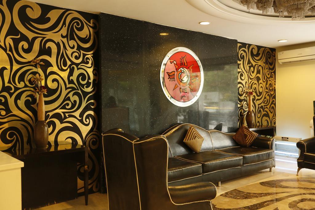 Good Times Hotel Дели Экстерьер фото