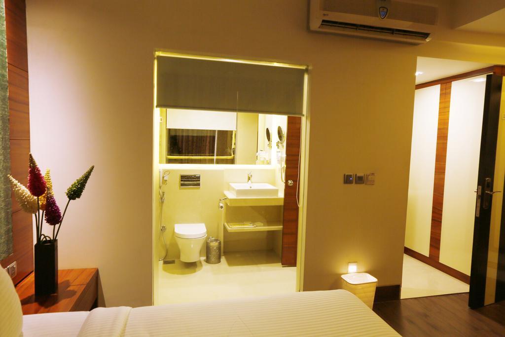 Good Times Hotel Дели Номер фото